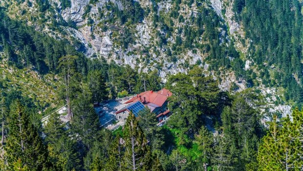 Oλοκληρώθηκε η επιχείρηση μεταφοράς τραυματία από τον Ολυμπο 